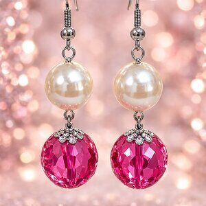 🆕😍Fusha Faceted Acrylic & Pearl Earring